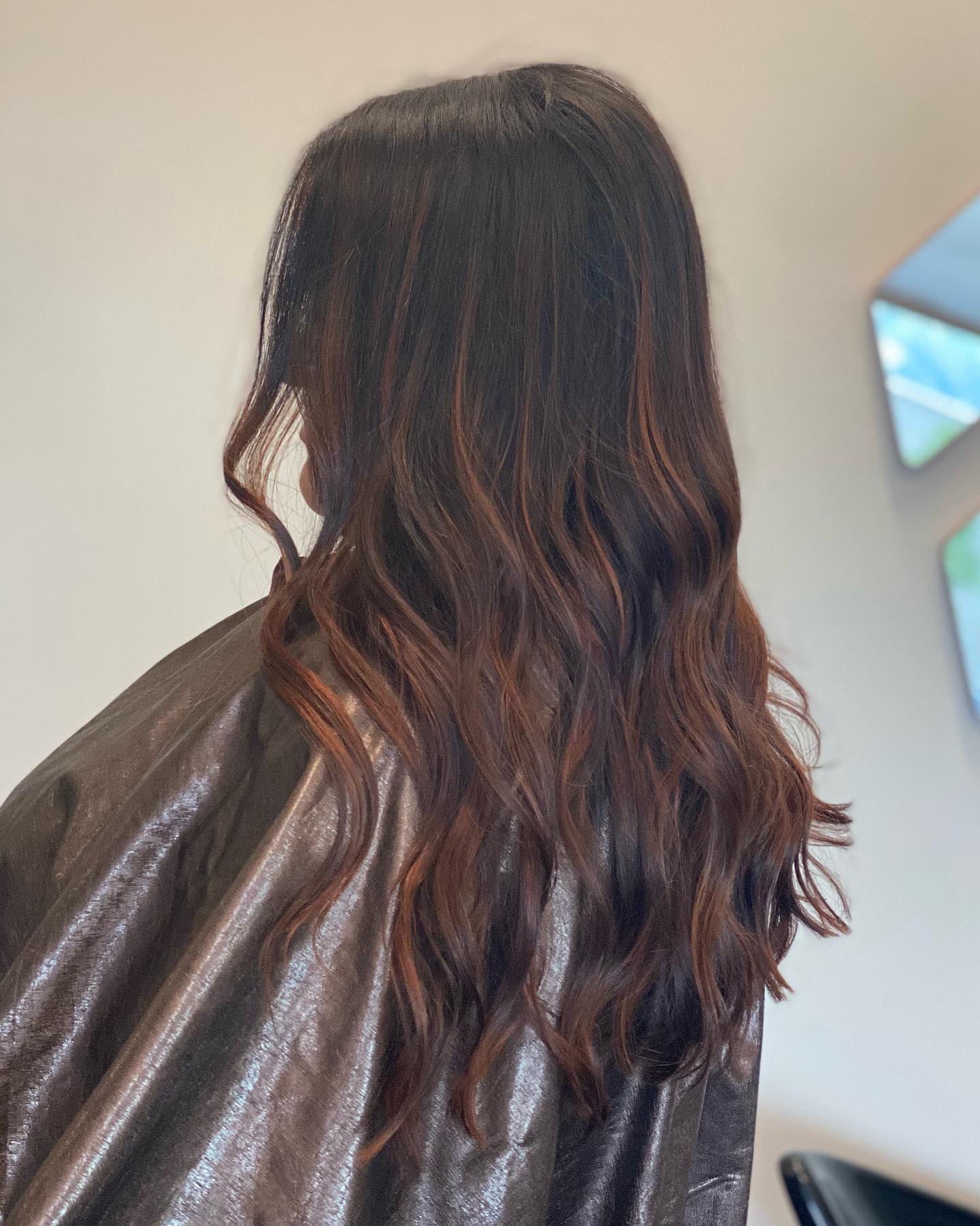 Long brunette waves with narrow copper ribbons.